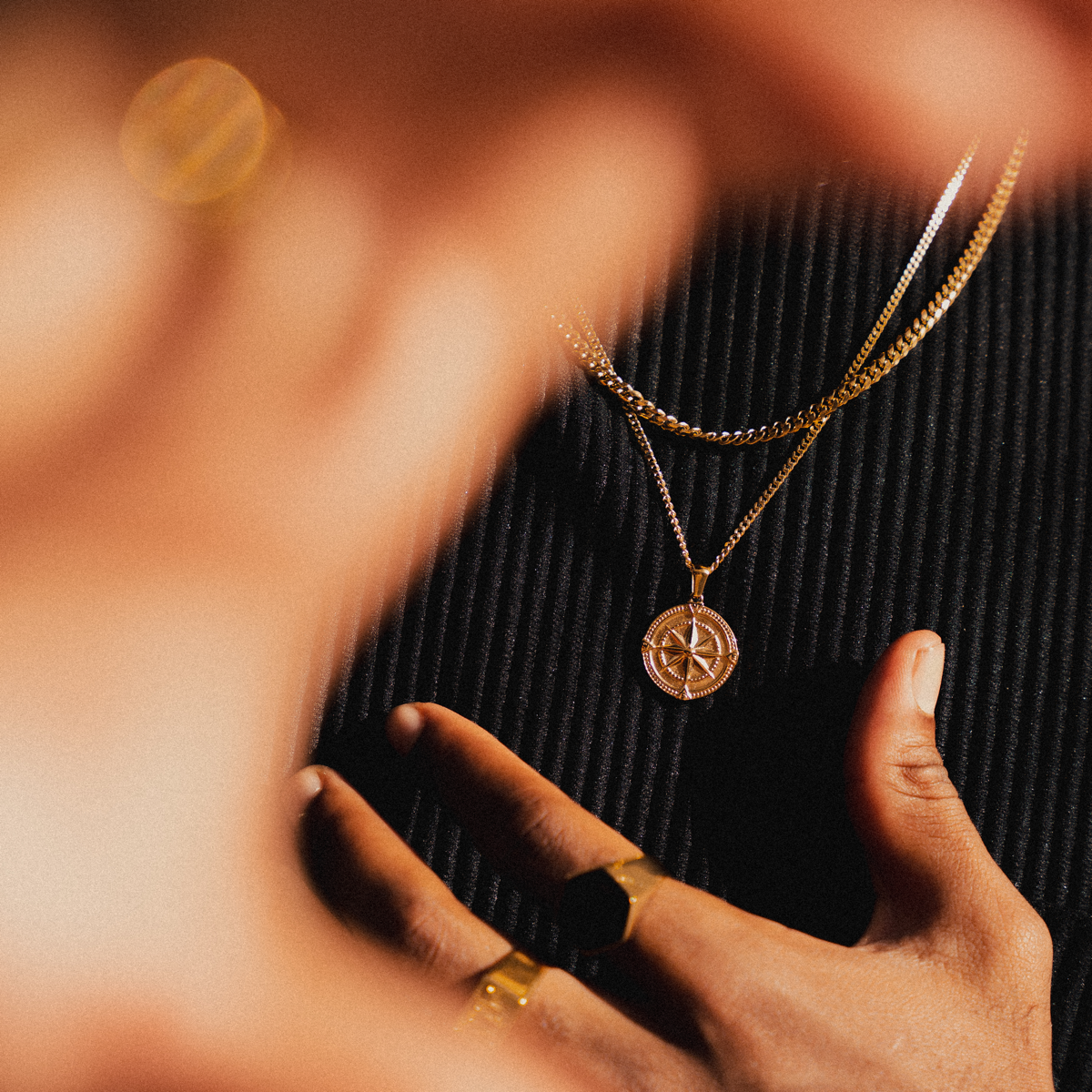 Colar Bússola em Ouro 18K