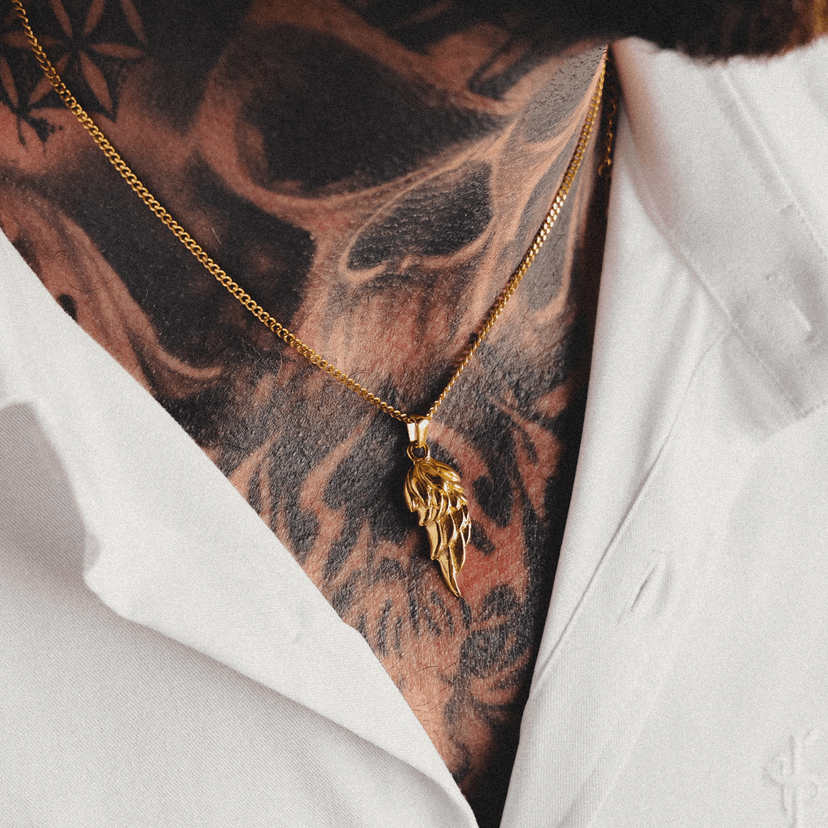 Colar com Pingente de Asa em Ouro 18K